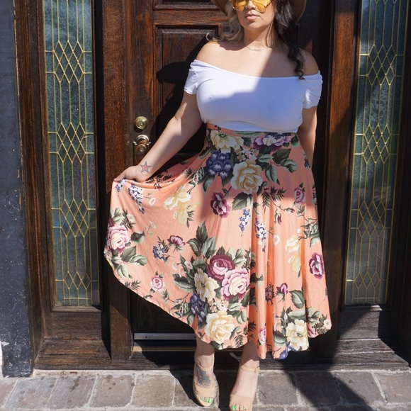 Plus Size Spring Floral skirt - Picture 2 of 3